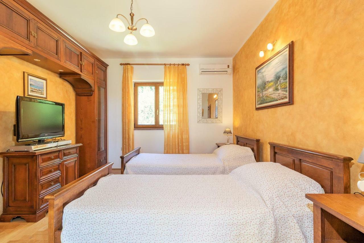 Holiday Home Sarita Šišan Екстериор снимка