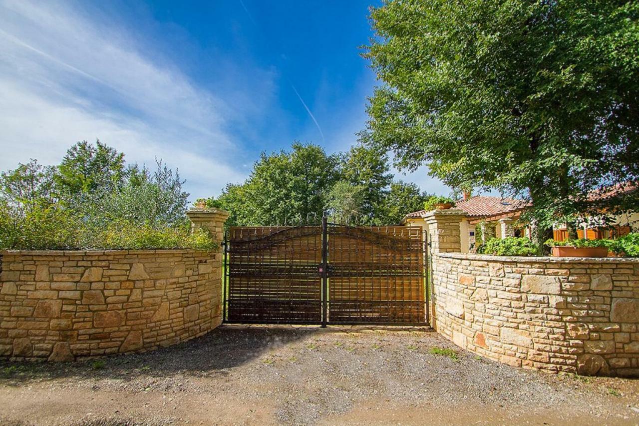 Holiday Home Sarita Šišan Екстериор снимка