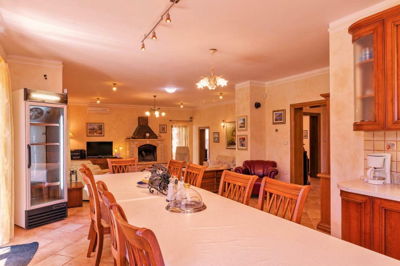 Holiday Home Sarita Šišan Екстериор снимка