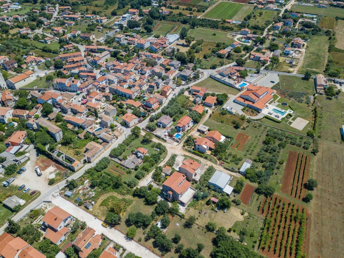 Holiday Home Sarita Šišan Екстериор снимка